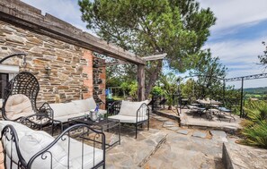 Outdoor dining - Awesome home in Rigarda (Rigarda)