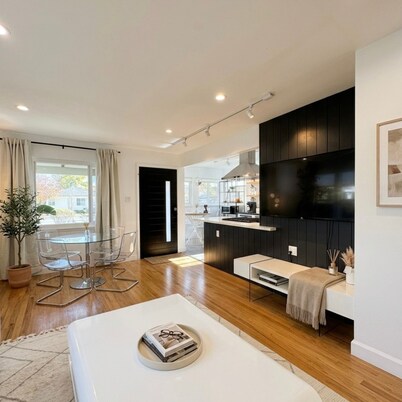 Modern Boutique Home, Entire House 2BR/1.5BA, Silicon Valley, 2 min Santana Row