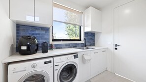 Interior - Redgum Rise - Mansfield - Sleeps 6 (Mansfield)