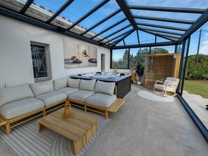 Terrace/patio - The atrium house - Swimming pool & spa (Saint-Aunès)