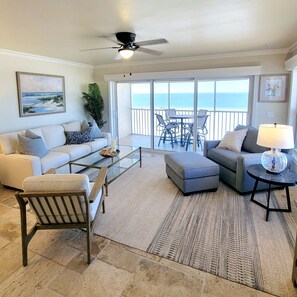 TV, books - BEACH FRONT PENTHOUSE w/ ROOFTOP DECK! - {Dominica 2} New 2 BR / 2 BA - Walk to Times Square! (Fort Myers Beach)