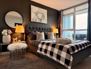 Deluxe Apartment, Balcony, Lake View - Skyview Haven Stay (Toronto)