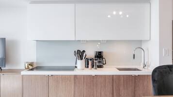 Lyxsvit - balkong - sjöutsikt | Eget kök