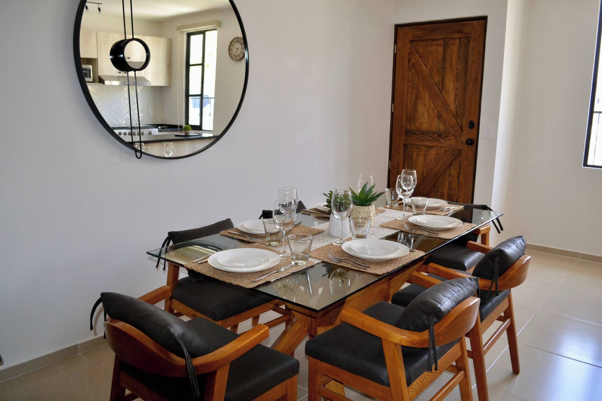 Condo, 2 habitaciones, patio | Comedor