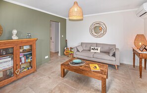TV - 2 bedroom cozy apartment in Orange (Orange)