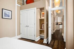 Iron/ironing board, travel crib, free WiFi, bed sheets - Belchak's Window | Historic Commons Retreat (Traverse City)