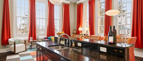 المنشأة من الداخل