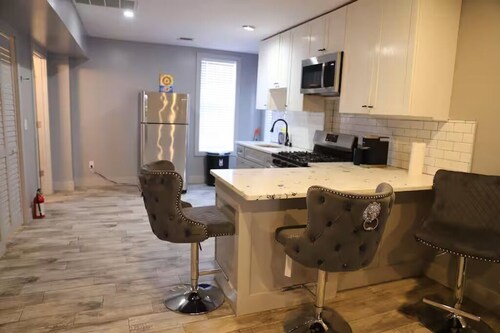 Modern 2BR Apt , 10 Mins to EWR & Easy NYC Train Access