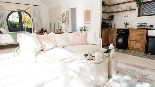 Lemon Tree Studio - A light filled, luxurious hideaway made for slow mornings & cosy nights