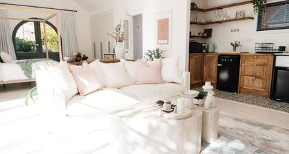 Lemon Tree Studio - A light filled, luxurious hideaway made for slow mornings & cosy nights