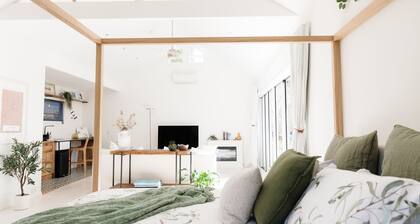 Lemon Tree Studio - A light filled, luxurious hideaway made for slow mornings & cosy nights