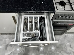 Private kitchen - Beautiful 2-bedroom apartment near LHR (Feltham)