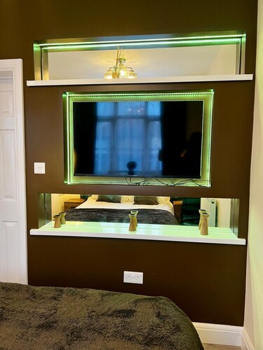 Beautiful 2-bedroom apartment near LHR