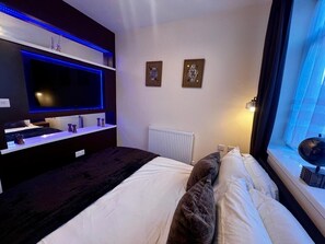 Iron/ironing board, travel cot, WiFi, bed sheets
