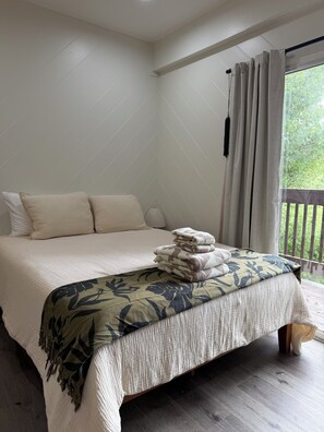 Iron/ironing board, free WiFi, bed sheets