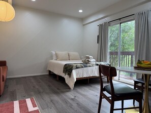 Iron/ironing board, free WiFi, bed sheets