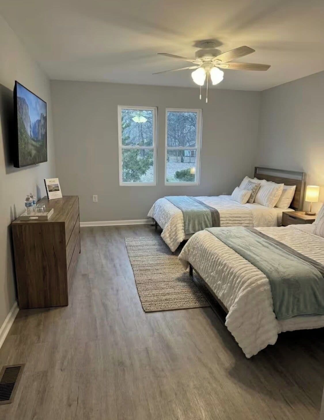 4 bedrooms, WiFi (free), bed sheets
