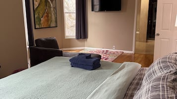 3 bedrooms, iron/ironing board, WiFi, bed sheets