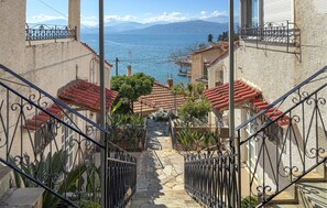 Property grounds - 1 bedroom gorgeous apartment in Nafpaktos (Nafpaktos)