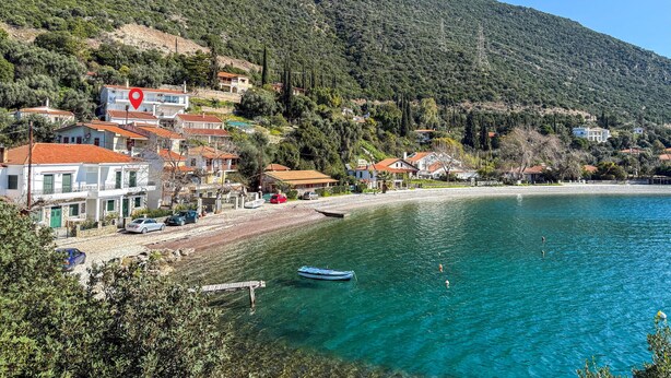 A coastal village with houses, a clear blue sea, and a mountain in the background. - 1 bedroom amazing apartment in Nafpaktos (Nafpaktos)