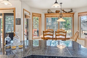Dining - Scenic Silverthorne House - Hot Tub & Deck w Views (Silverthorne)