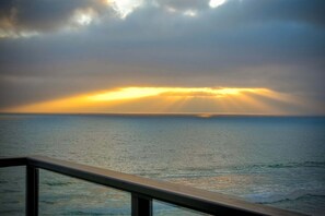 Property grounds - Oceanfront Condo | Private Balcony | Beach Access | Sunset Views (Carlsbad)
