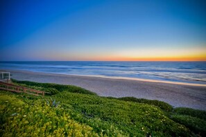 Beach - Oceanfront Condo | Private Balcony | Beach Access | Sunset Views (Carlsbad)