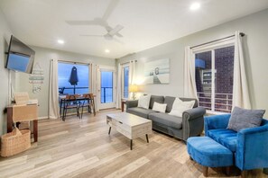 Living area - Oceanfront Condo | Private Balcony | Beach Access | Sunset Views (Carlsbad)