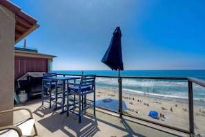 Outdoor dining - Oceanfront Condo | Private Balcony | Beach Access | Sunset Views (Carlsbad)