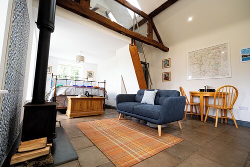 Cosy  cottage/farm stay in the countryside with lovely views &  log burner.