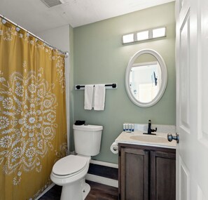 Bathroom - Snug Harbor Inn | The beach suite | Near Lake Michigan (Muskegon)