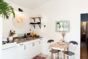 Private kitchen - Snug Harbor Inn | The beach suite | Near Lake Michigan (Muskegon)