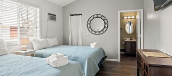 Snug Harbor Inn | The beach suite | Near Lake Michigan