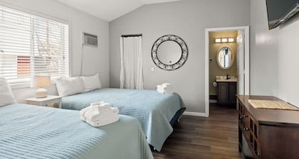 Snug Harbor Inn | The beach suite | Near Lake Michigan