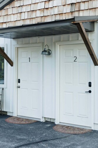 Snug Harbor Inn | The beach suite | Near Lake Michigan