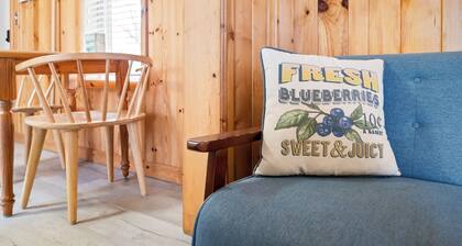 Snug Harbor Inn | Blueberry Suite | Near Lake MI