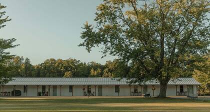 Snug Harbor Inn | Blueberry Suite | Near Lake MI