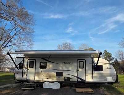 Lois' Hideout
Comfy 1 bedroom camper within 7 minutes of Kinkaid Lake.