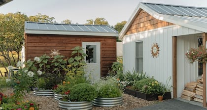 Snug Harbor Inn | Birch Suite | Near Lake MI