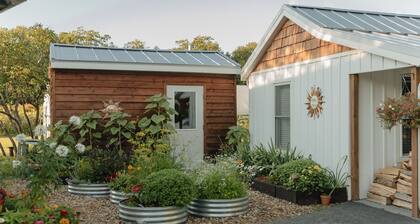 Snug Harbor Inn | Milkweed Suite | Near Lake MI