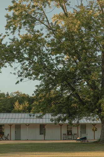 Snug Harbor Inn | Near the Lake Michigan | 9 Units