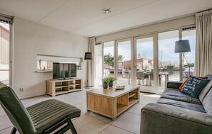 TV - Cozy home in Uitgeest with house sea view (Uitgeest)