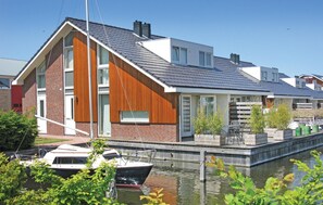 Exterior - Cozy home in Uitgeest with house sea view (Uitgeest)