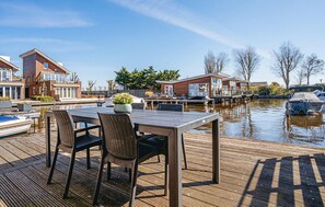 Outdoor dining - Cozy home in Uitgeest with house sea view (Uitgeest)