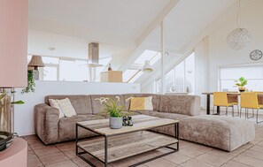 TV - Lovely home in Uitgeest with lake view (Uitgeest)