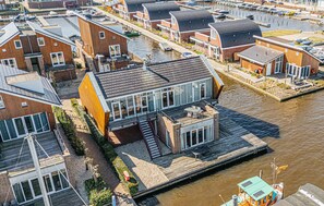 Exterior - Lovely home in Uitgeest with lake view (Uitgeest)