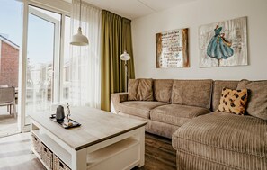 TV - Stunning home in Uitgeest with WiFi (Uitgeest)