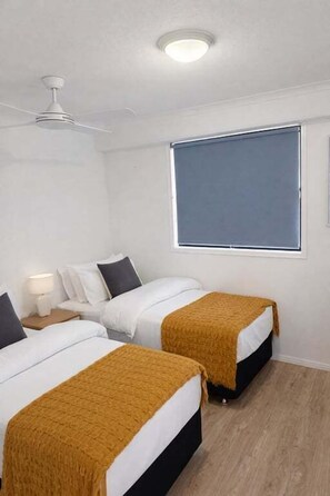 3 bedrooms, iron/ironing board, WiFi, bed sheets - 15 Ocean Isles, The Esplanade Maroochydore (Maroochydore)