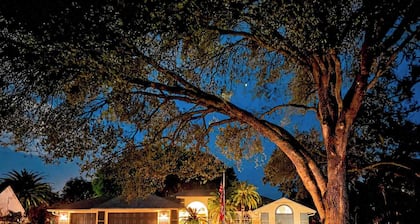 Waterfront Merritt Island Villa: KSC-Beach-Port!