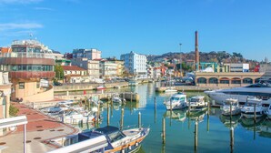A marina with boats docked, buildings, and a clear sky. - 1 bedroom nice apartment in Cattolica (Cattolica)